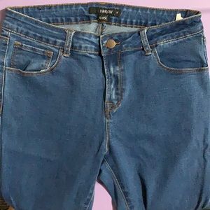 Knee rip skinny jeans